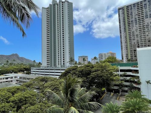 300 Wai Nani Way, Honolulu HI 96815-3961 exterior