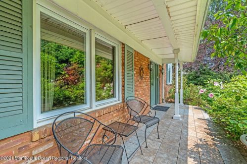 89 Leonard Ave, Leonardo, NJ 07737-1742