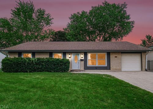 8079 Catawba Ln, Hanover Park, IL 60133-2204