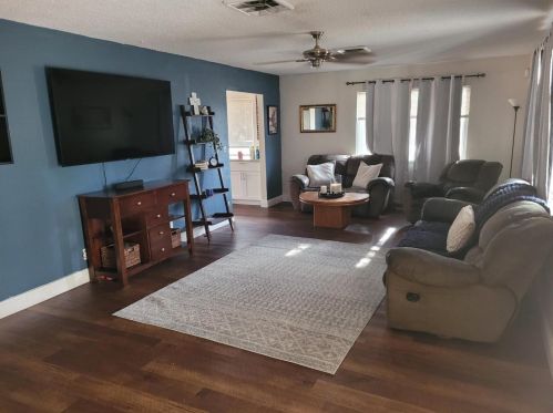 1406 10th St, Los Banos, CA 93635-4833