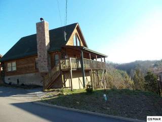 2227 Eagle Feather Dr, Pigeon Forge, TN 37876-1459