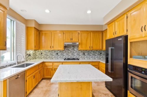 4222 Pondhill Ct, Riverside CA  92505-3464 exterior