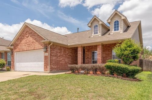 2113 Trina Dr, Fort Worth, TX 76131-1216