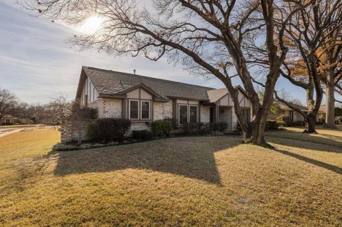 702 Meadowgate Dr, Garland, TX 75040-3640