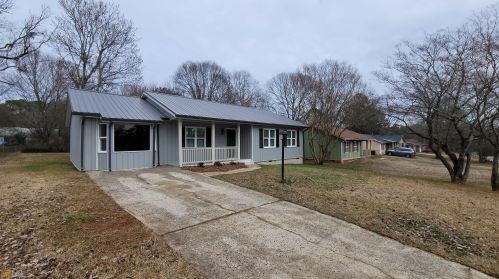 3260 Creekwood Dr, Rex GA  30273-2121 exterior