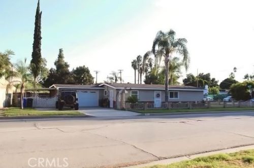 897 27th St, San Bernardino, CA 92405-3323