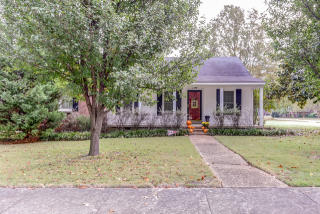 260 Montelo Rd, Memphis, TN 38120-1816