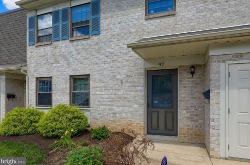 97 Valleybrook Dr, Lancaster PA  17601-4612 exterior