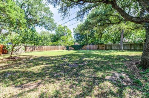 5205 Buffalo Pass, Austin TX  78745-2703 exterior