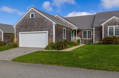 49 Bayridge Dr, Middletown, RI 02842-7431