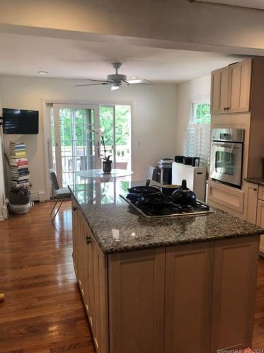 21 Thomes St, Norwalk CT  06853-1028 exterior