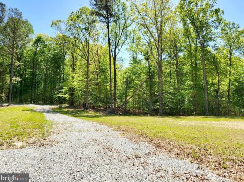 1768 Taylors Creek Rd, Weems, VA 22576-2418