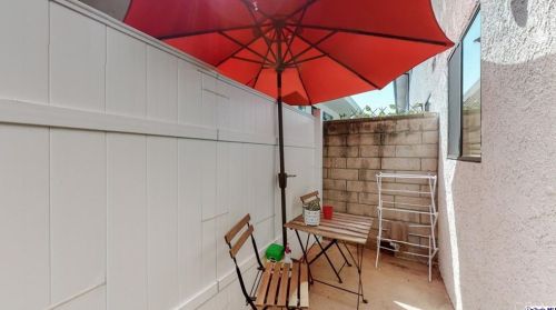 625 California Ave, Glendale CA  91203-1573 exterior