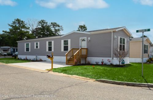 1 Grouse Ct, Lakehurst, NJ 08759-3613