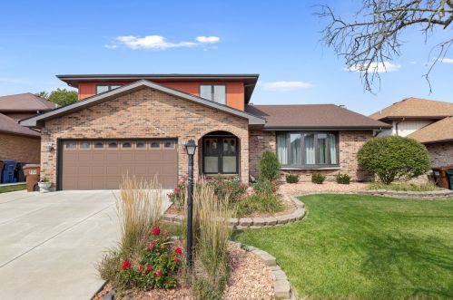15754 Jon Rd, Oak Forest, IL 60452-2764
