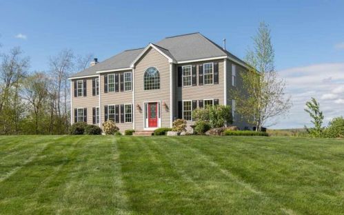 42 Longview Cir, Pelham, NH 03076-2143