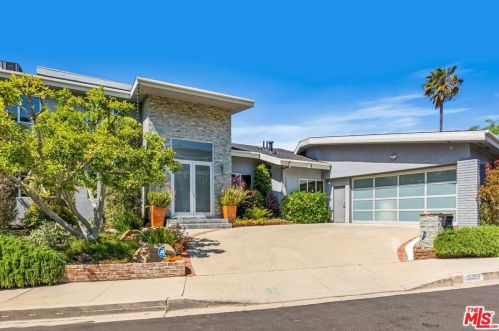 15665 Castlewoods Dr, Van Nuys, CA 91403-4806
