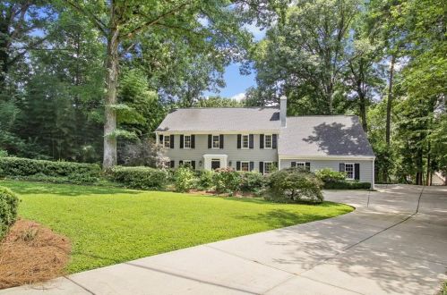 598 Chestnut Oak Ct, Atlanta, GA 30327-4706