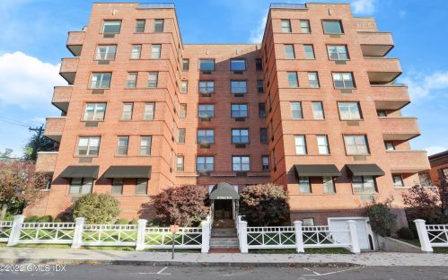 25 Elm St, Greenwich CT  06830-6465 exterior