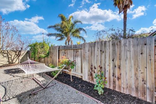 831 Chateau Cir, Vacaville CA  95687-7432 exterior