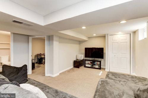 3201 Henderson Ave, Silver Spring MD 20902-1921 exterior