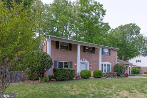 6904 Loudoun Ln, Springfield, VA 22152-3335