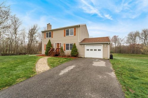 14 Strawberry Ln, Warren, RI 02885-1047