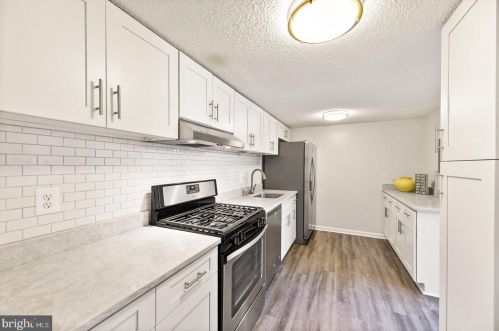 11825 Breton Ct, Herndon, VA 20191-3225