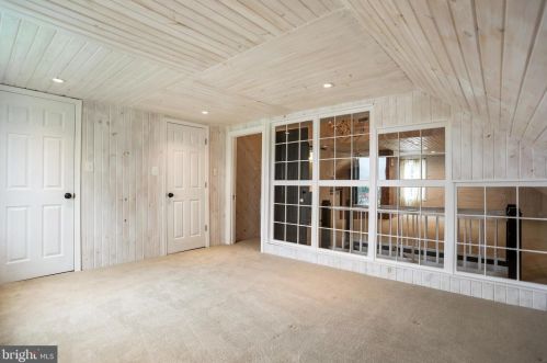 328 Mildred St, Charles Town WV  25414-1834 exterior