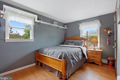 1464 Whispering Spg Dr, York PA 17408-8209 exterior