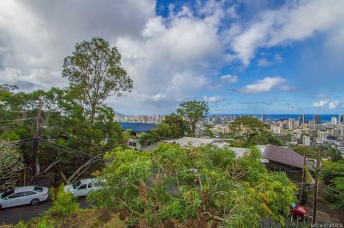 2370 Aina Lani Pl, Honolulu HI  96822-2025 exterior