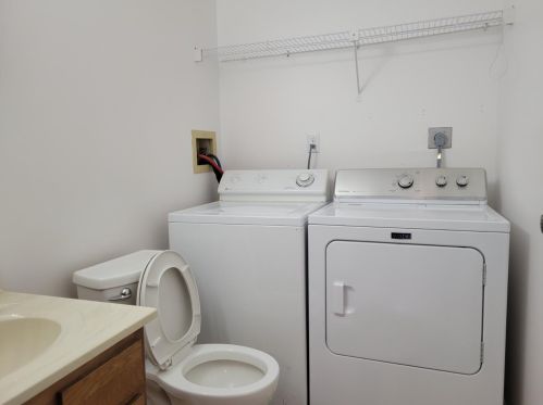 7238 Creekview Dr, Cincinnati OH  45247-3026 exterior