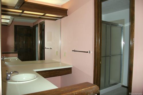 8047 Phillips Cir, Englewood CO 80112-3254 exterior