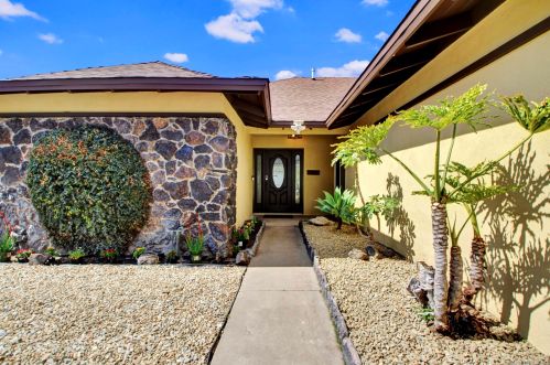 831 Avocado St, Anaheim, CA 92805-5406