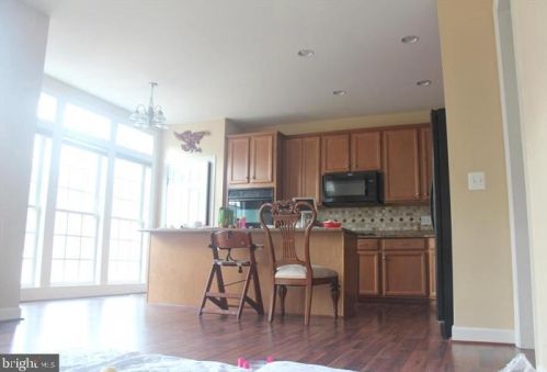 4940 Dashiell Pl, Woodbridge, VA 22192-8308