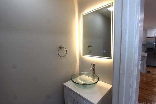 41 Mcgrath Rd, Wapping CT  06074-1116 exterior