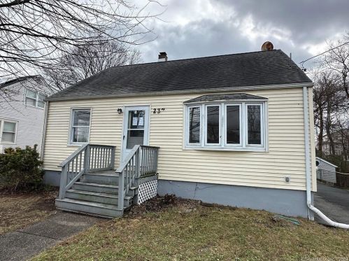 237 New Haven Ave, Milford, CT 06460-4831