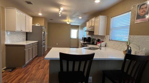 5904 Parkview Hills Ln, Fort Worth TX  76179-3799 exterior