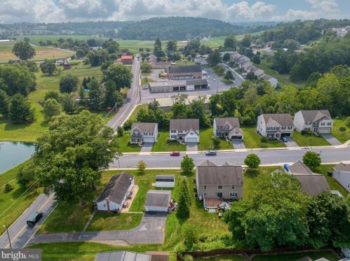 7 Copperwood Ln, Ephrata PA  17522-9186 exterior