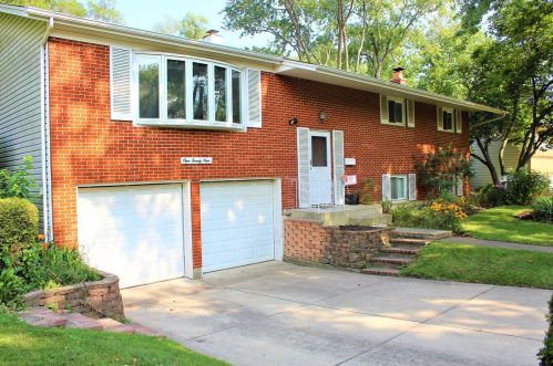 129 Kitson Dr, Palatine, IL 60074-5621