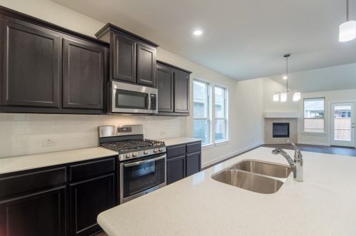 7633 Spring Dr, Fort Worth TX  76148 exterior