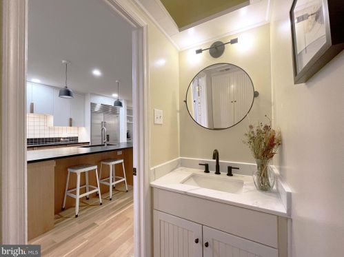 637 Lombard St, Philadelphia PA  19147-1416 exterior