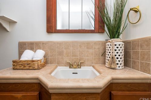 1191 Skyline Dr, Santa Ana CA 92705-3217 exterior