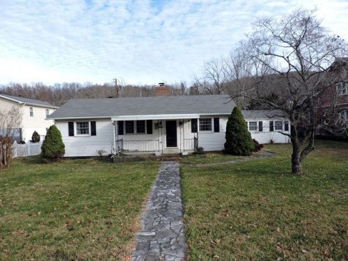 215 Laurel Ave, Damascus, VA 24236-2525