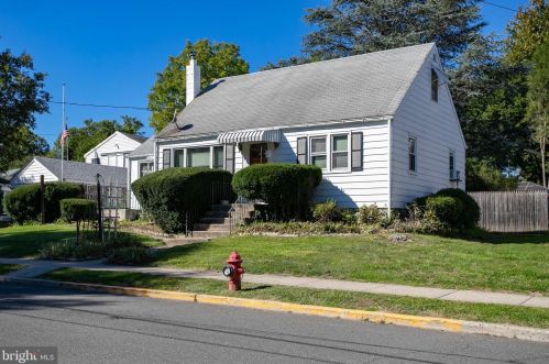 4 Water St, Clinton, NJ 08809-1317