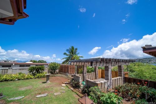 1620 Piikea St, Honolulu HI  96818-1843 exterior