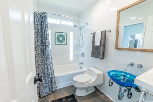 2450 Aha Aina Pl, Honolulu HI  96821-1047 exterior