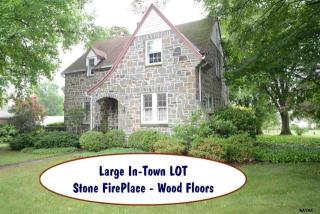 2360 Sunset Ln, York, PA 17408-4337