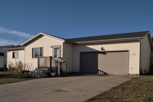 146 Allen Dr, Bismarck, ND 58504-9118