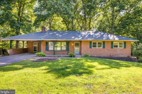 809 Spring Valley Dr, Fredericksburg, VA 22405-1910